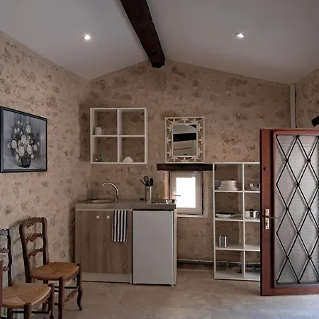 2 De La Grande Maison Pujols (Gironde)